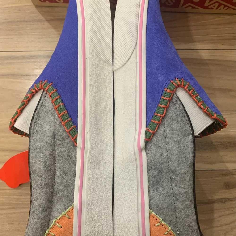 Vans Classic Slip-On (Blanket Stitch) Multi/BlancDeBlanc Men's 6.0, Women's 7.5M